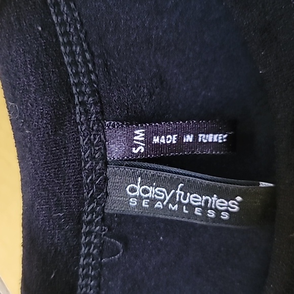 Daisy Fuentes t-shirt - Picture 3 of 3